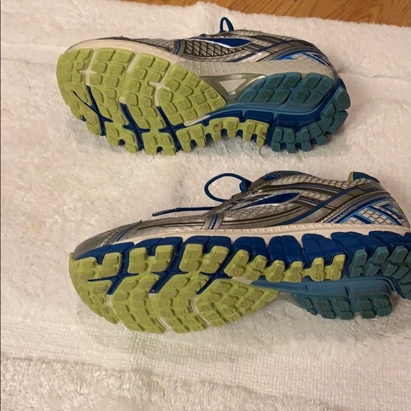 Adrenaline GTS sneaker, gently worn - Picture 5 of 9